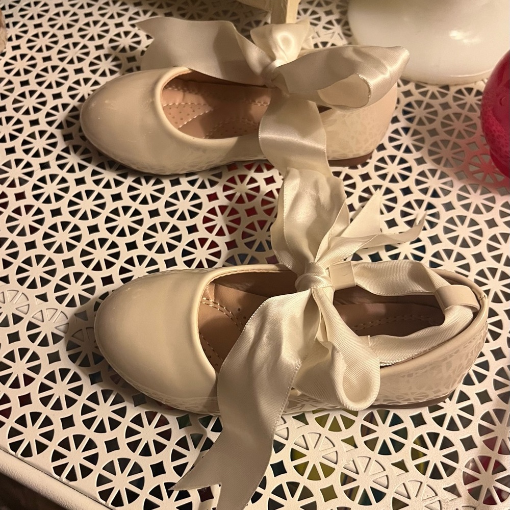 Dress shoes, dress flats with bow